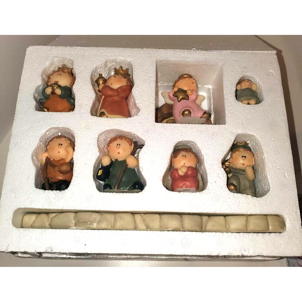 Nativity Set Lighted 8 Pcs. Baby Jesus, Mary, Joseph, Shepherd, Wise Men Kings - Picture 3 of 16